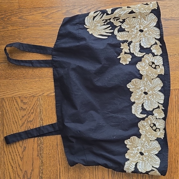 Banana Republic Black Crop Tank Top with Embroidered Flowers, 100% Cotton, Sz L - Picture 4 of 9